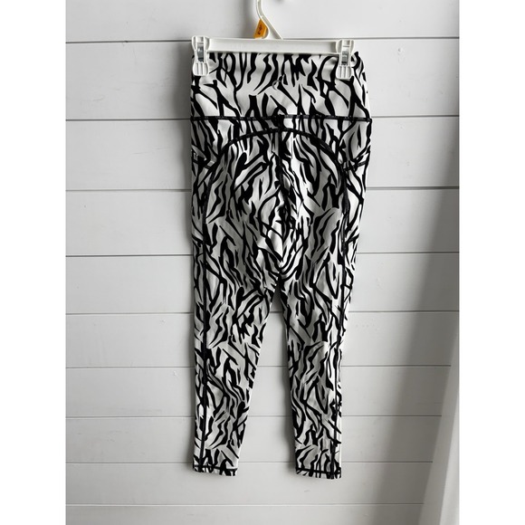 Zyia black and white print crop leggings size 2 0302 - Picture 3 of 9